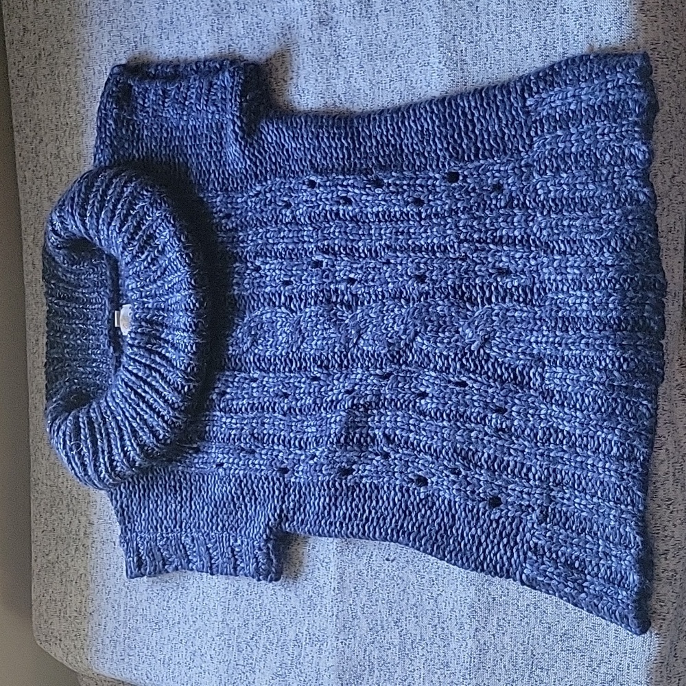 Short sleeve sweater
